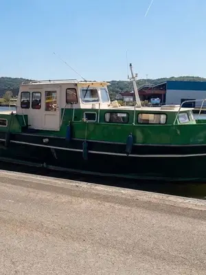 Bateau Vedette hollandaise 9,36 m, bimoteur Mercedes diesel