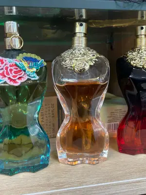 200 références de parfums hommes et femmes 80-100ml - Miniature 5