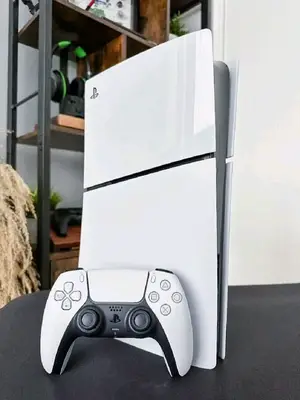 PlayStation 5 Slim Digital 1To - État quasi neuf - Miniature 3