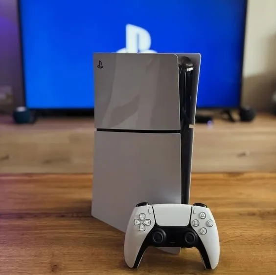PlayStation 5 Slim Digital 1To - État quasi neuf - Photo 1