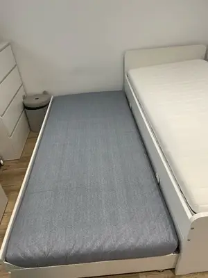 Lit IKEA 90x200 avec tiroir + rangement + 2 matelas - Miniature 5