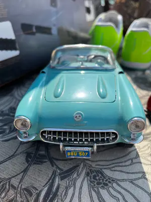 Voiture miniature de collection en bon état général