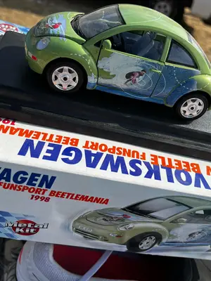 Voiture miniature de collection en bon état général - Miniature 2