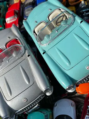 Voiture miniature de collection en bon état général - Miniature 4