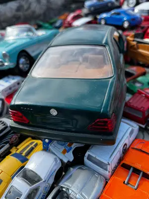 Voiture miniature de collection en bon état général - Miniature 3