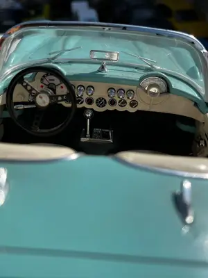 Voiture miniature de collection en bon état général - Miniature 4