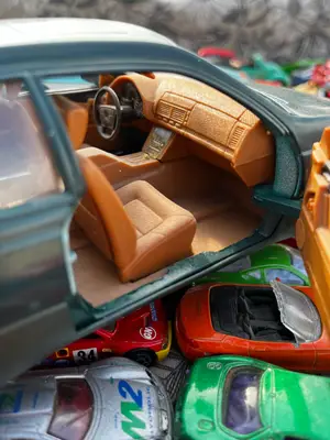 Voiture miniature de collection en bon état général - Miniature 4