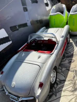 Voiture miniature de collection en bon état général - Miniature 2