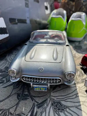 Voiture miniature de collection en bon état général