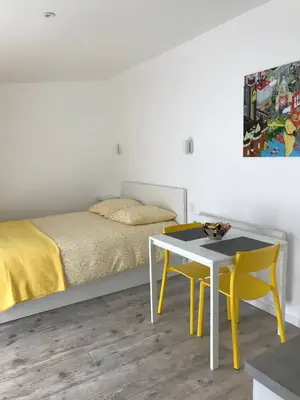 Studio meublé de 18 m² à louer, charges comprises - Miniature 2