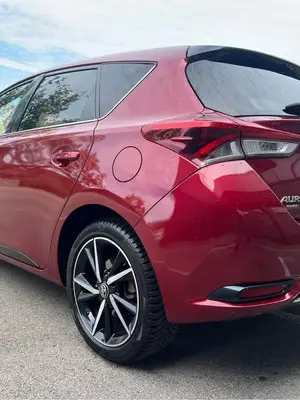 Toyota Auris HSD 136ch - Miniature 2