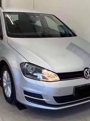 Volkswagen Golf - Miniature 4