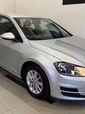 Volkswagen Golf - Miniature 2