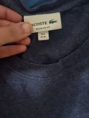 Tee-shirt Lacoste XL très bon état - Miniature 2