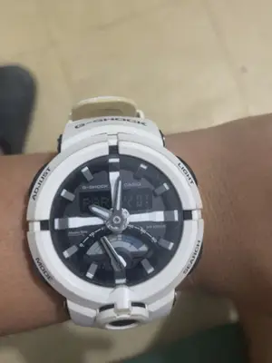 Montre G-Shock blanche homme