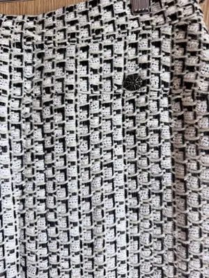CHANEL Tweed Skirt Black & White Size 38 - Miniature 2