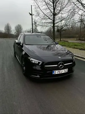 Mercedes-Benz Classe A W177 A 180 d, en 5 portes, diesel, avec présentation sportive AMG Line  - Miniature 2