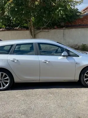 Très Belle Opel Astra Tourer 1.7CDTi 110CH Cosmo Crit’Air2 - Miniature 5
