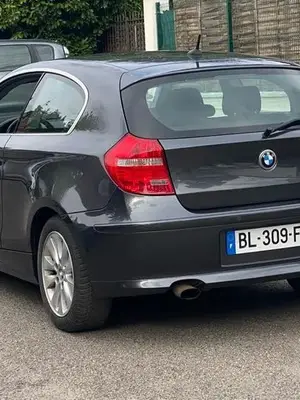 BMW SÉRIE 1 118D - Miniature 2