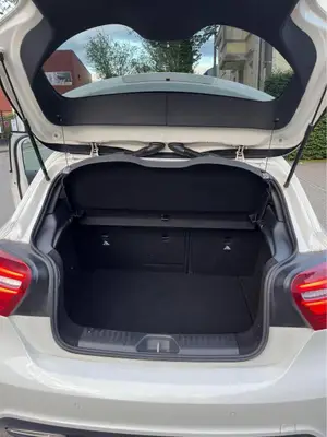 Magnifique Mercedes Classe A200 - Miniature 5