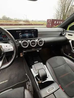 Mercedes-Benz Classe A W177 A 180 d, en 5 portes, diesel, avec présentation sportive AMG Line  - Miniature 3