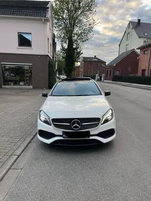 Magnifique Mercedes Classe A200 - Miniature 4