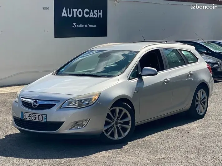 Très Belle Opel Astra Tourer 1.7CDTi 110CH Cosmo Crit’Air2 - Photo 1