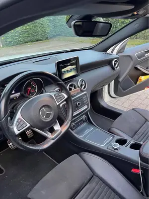 Magnifique Mercedes Classe A200 - Miniature 2