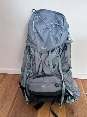 Sac à dos de trekking femme 40+10 L MT500 Air Décathlon