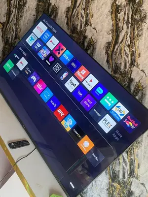 Téléviseur Smart 65 pouces avec applications