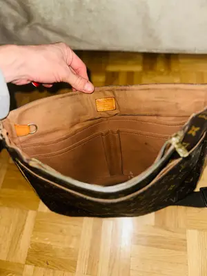 Sac Louis Vuitton bandoulière unisexe — Monogram vintage, très bon état - Miniature 3