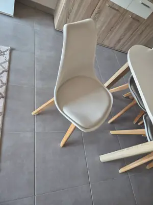 Table avec rallonge + 6 chaises - 8 couverts - Miniature 2