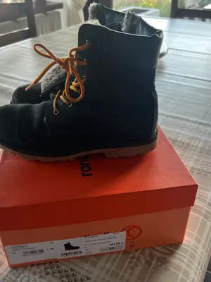 Chaussures Rondinella taille 37 intérieur mouton, très peu servies