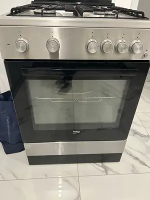 Cuisinière BEKO en inox avec 4 brûleurs à gaz et four à porte vitrée, comme neuve - Miniature 2