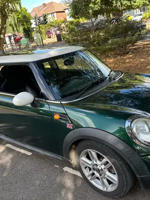 Mini Cooper 2010 UK - volant à droite, toit ouvrant, très bon état