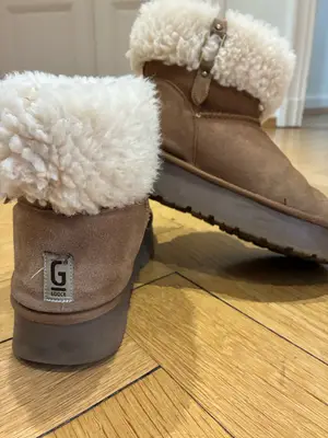 Bottines GOOCE en cuir suédé camel et beige, pointure 39