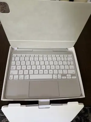 Magic Keyboard Apple iPad Pro 11" M4 - Neuf QWERTY US - Miniature 4
