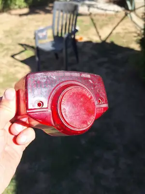 Honda SS50 avec phare arrière non d'origine