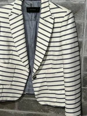 Blazer en très bon état, porté moins de cinq fois - Miniature 4