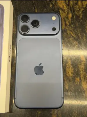 iPhone 17 Pro Max 256 Go bleu en très bon état - Miniature 2