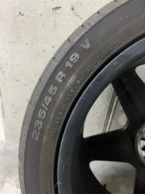 4 roues complètes Mercedes-AMG 19 pouces, pneus Continental 235/45 R19 - Miniature 3