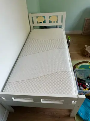 Lit d’enfant IKEA 70 x 160 cm en bon état avec matelas - Miniature 5