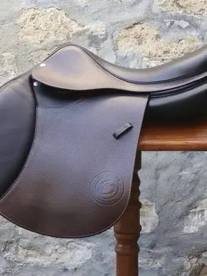 Selle Forestier Seoul C 17,5 pouces châtaigne, double quartier avec housse