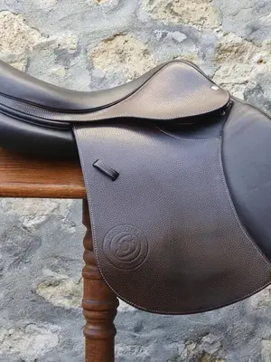 Selle Forestier Seoul C 17,5 pouces châtaigne, double quartier avec housse - Miniature 4