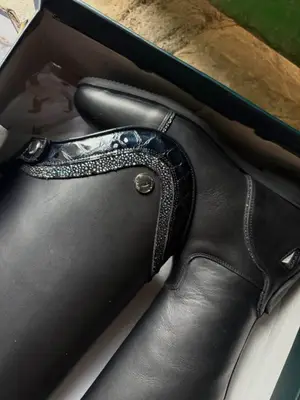 Bottes d’équitation Celeris Diogo noires, finition croco et paillettes