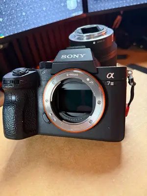 Sony A7 III avec objectif 28-70 mm f/3,5-5,6 OSS - Miniature 3