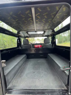 Land Rover Defender 90 TD5 Metal Top 2001 noir, restauration carrosserie - Miniature 5