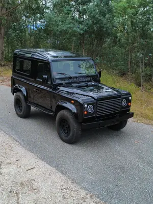 Land Rover Defender 90 TD5 Metal Top 2001 noir, restauration carrosserie - Miniature 3
