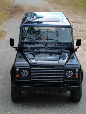 Land Rover Defender 90 TD5 Metal Top 2001 noir, restauration carrosserie - Miniature 2