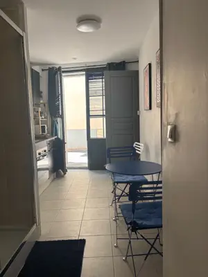 Appartement meublé 26 m² à Béziers, réservé aux étudiants, charges comprises - Miniature 3